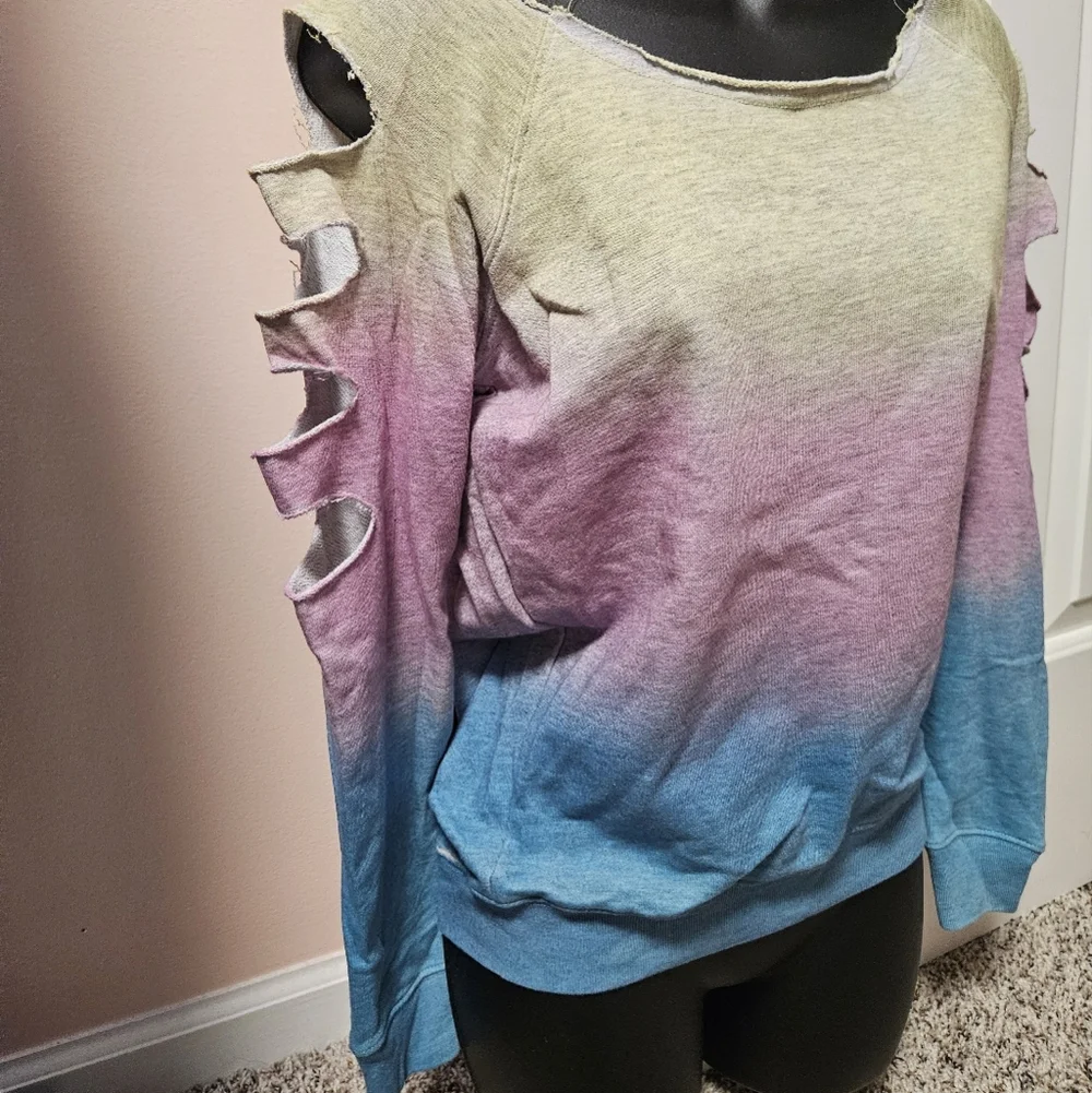 VENUS Cut Out Sleeve Ombre Sweatshirt NWT - Picture 2 of 12